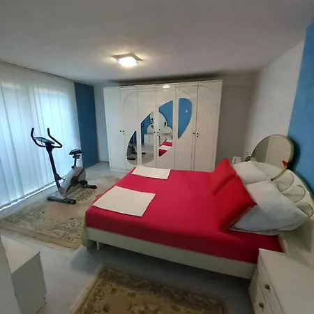 Apartament Lari And Klo *